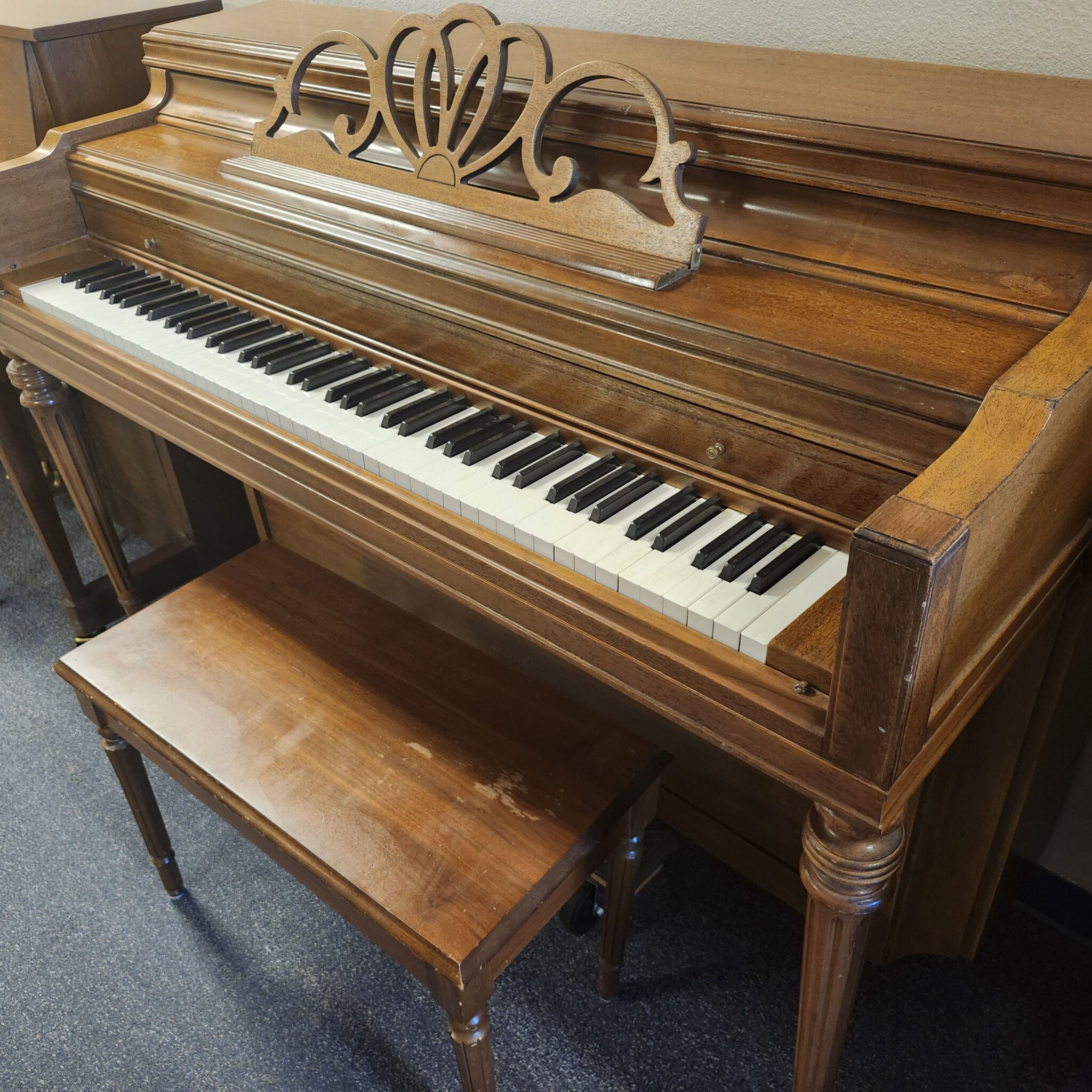 Everett Spinet